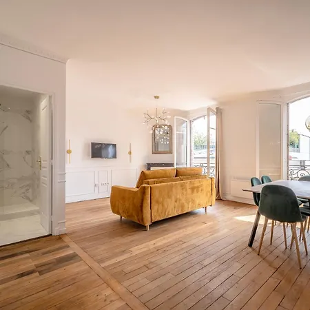 Chic Et Elegant Style Haussmannien Apartament Pantin