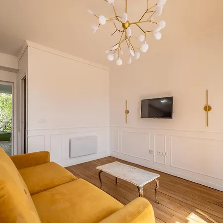 Apartament Chic Et Elegant Style Haussmannien *